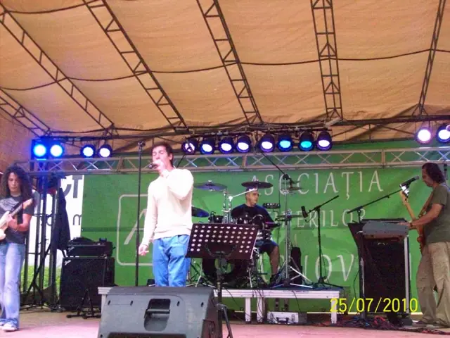 Conexiuni, Râșnov, iulie 2010, fotografia 6